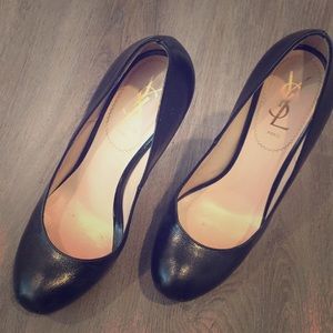 Yves Saint Laurent Pumps